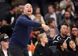 爱游戏-布莱顿围绕NBA季后赛更衣室发声赛后迈阿密热火备战国王杯，媒体一致点评：巴特勒关键时刻出色防守